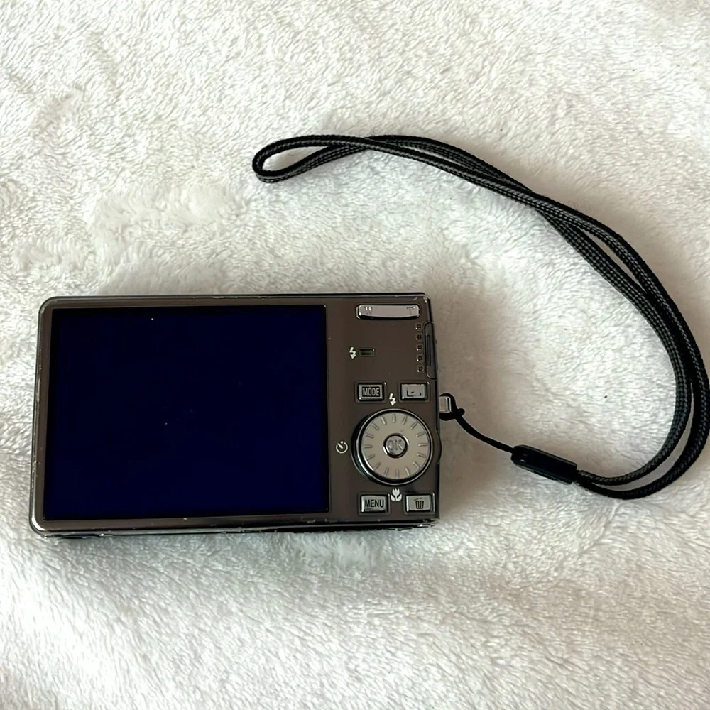 nikon coolplix S600 digital camera